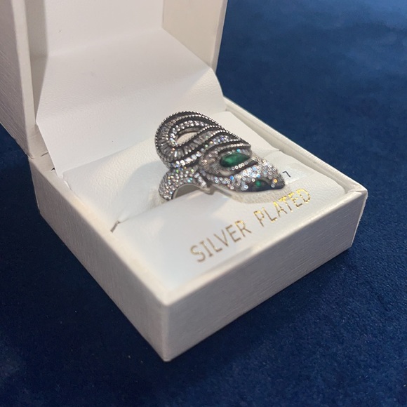Green eyed embellished snake ring - Picture 10 of 10